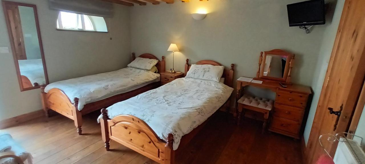 Henllys Estate B And B Llandovery Ngoại thất bức ảnh